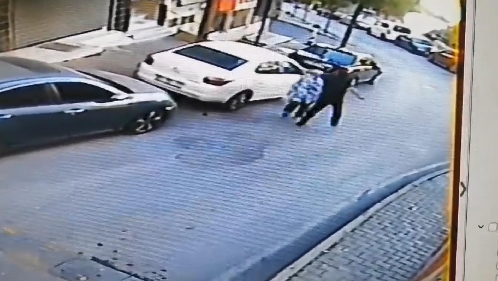 Şişli'de sokak ortasında kadına yumruklu saldırı