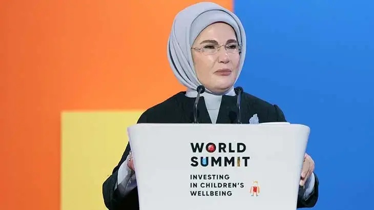 Emine Erdoğan: Çocuklarımızı dijital risklere karşı korumak üzere harekete geçen ilk