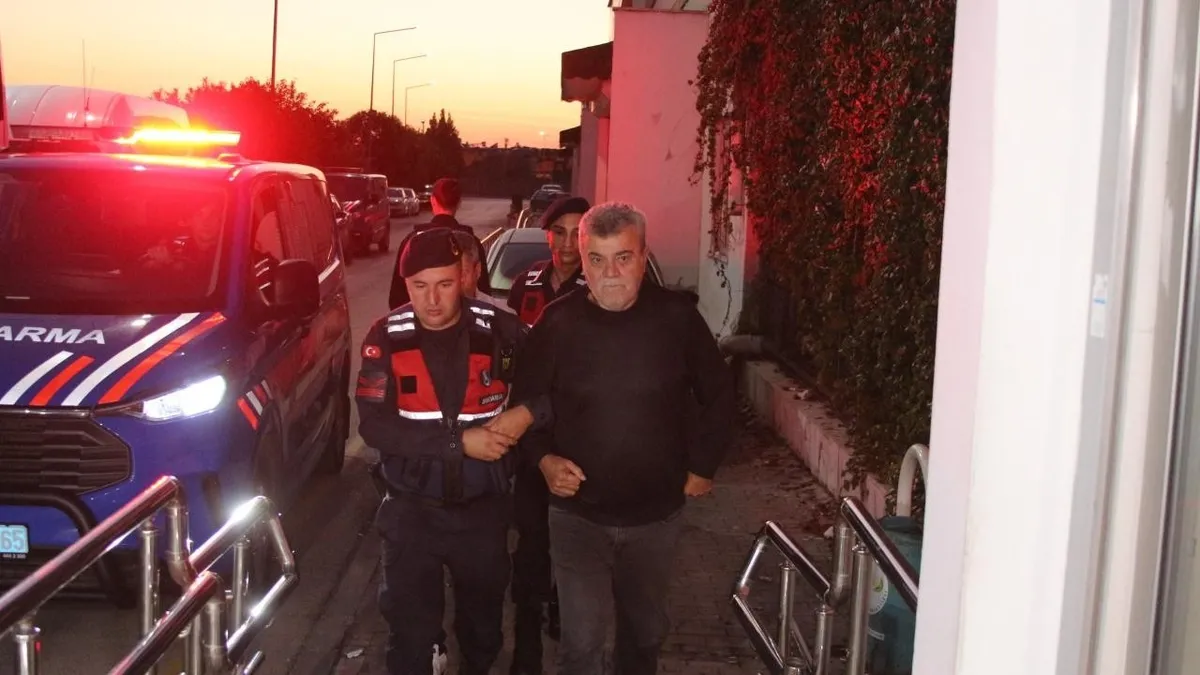 Çukurova Belediyesi'ne operasyon! Gözaltındaki 49 şüpheli adliyede