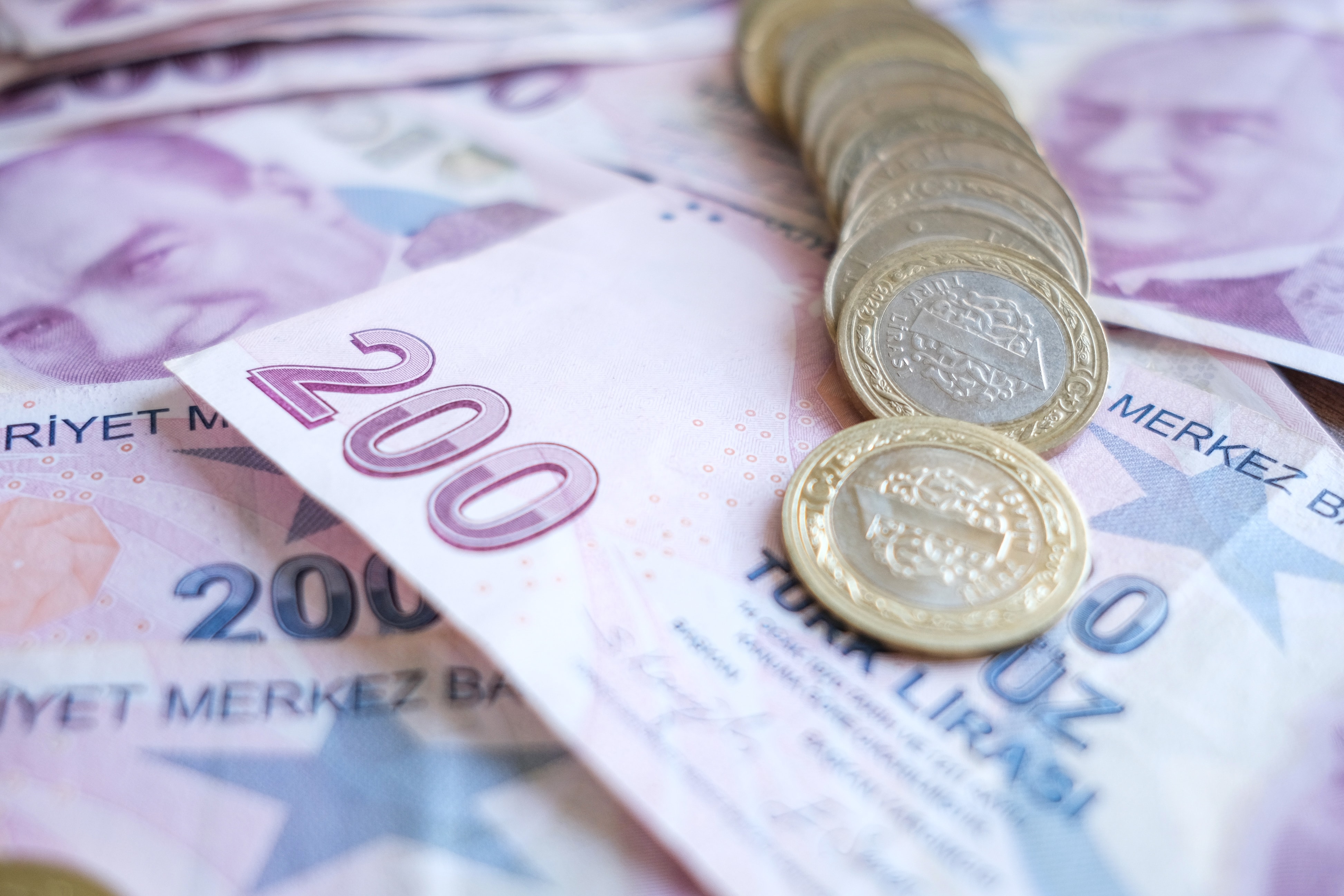S&P'den bankalara kırmızı alarm: Enflasyon ve dolar için flaş tahmin!