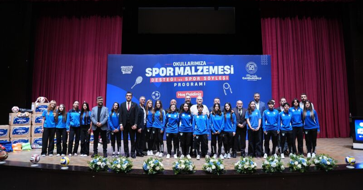 Arnavutköy Belediyesi’nden okullara spor malzemesi desteği