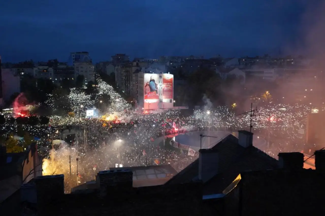 Sırbistan'da 25 Ekim'deki erken genel seçim öncesi partiler son mitinglerini düzenledi