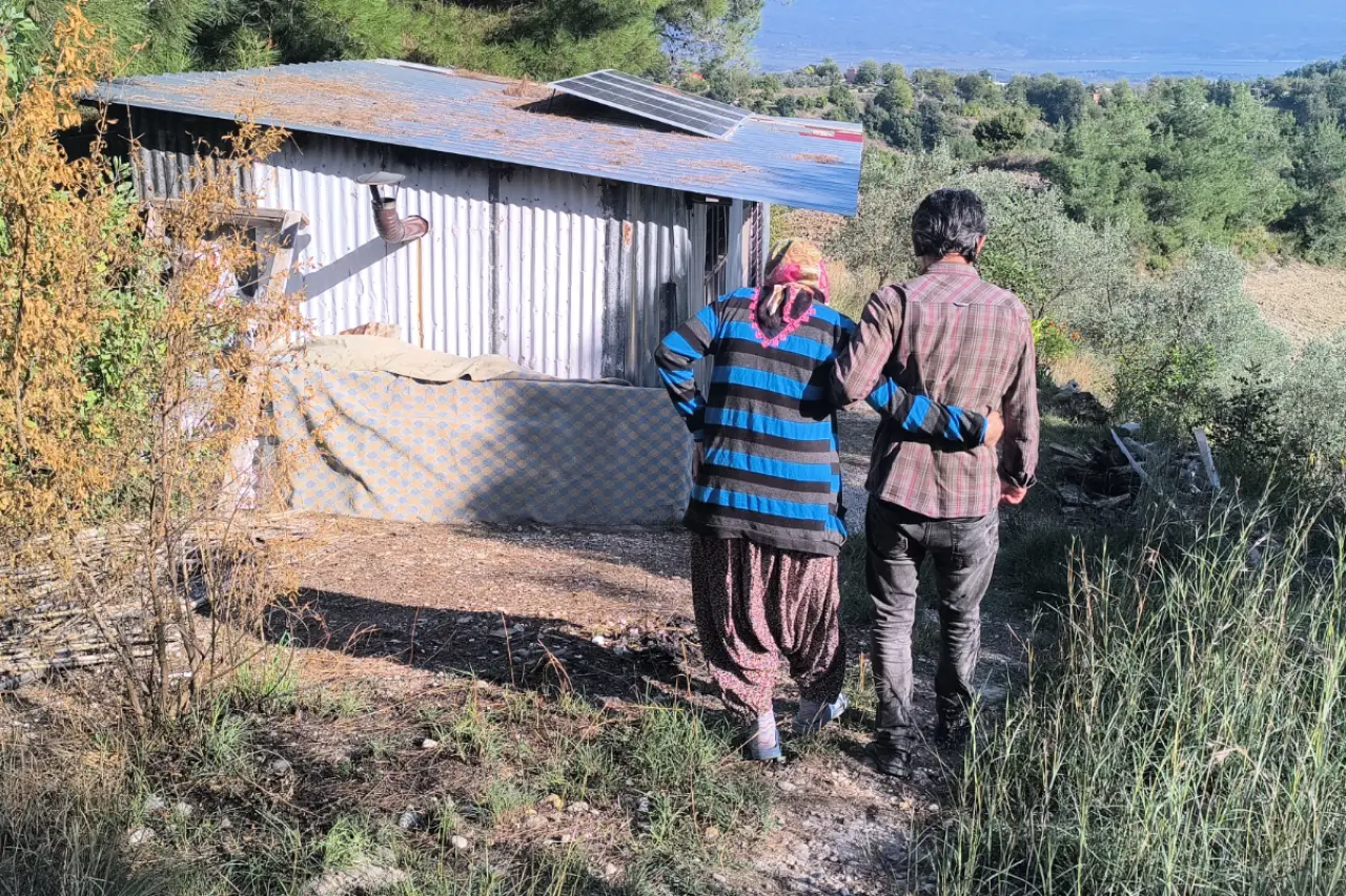 Önce deprem, sonra fırtına vurdu: Barakada yaşam mücadelesi