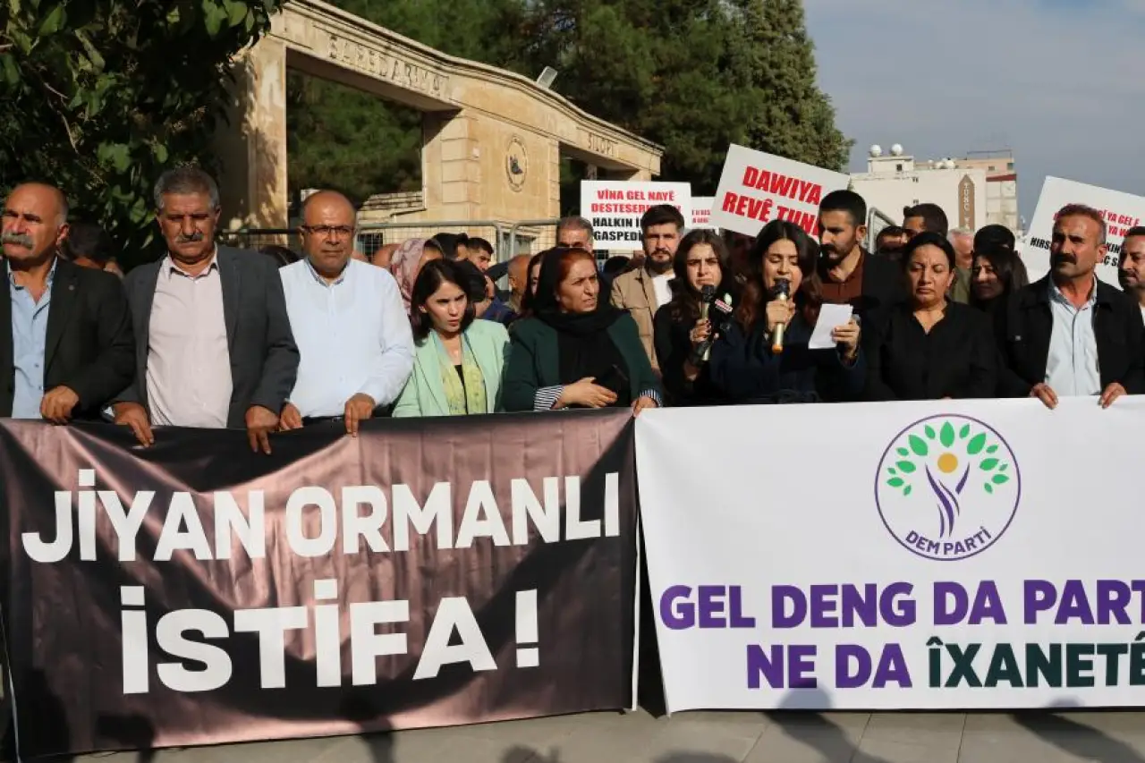 İhraç edilen Silopi Belediye Başkanı Jiyan Ormanlı'nın istifası istendi