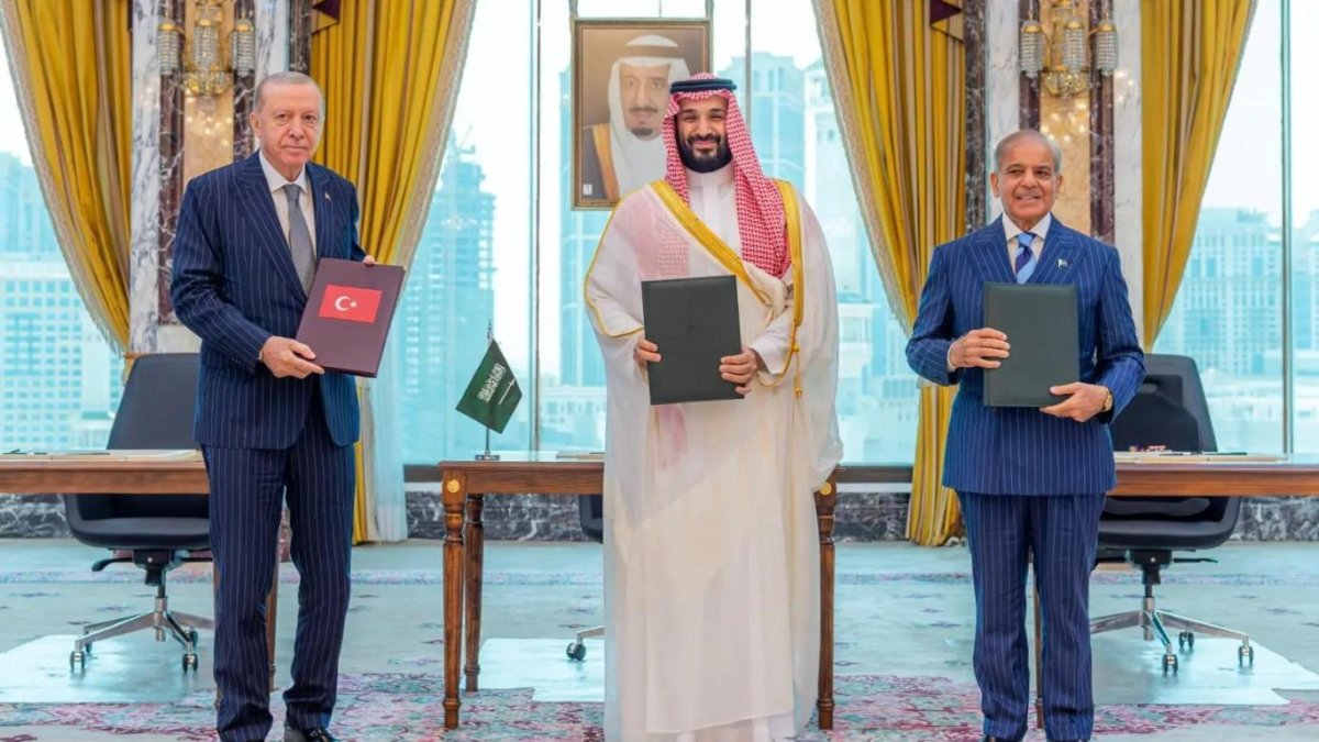 Türkiye, Suudi Arabistan ve Pakistan'dan İran'a kritik ziyaret: Mekke ittifakı Tahran'da