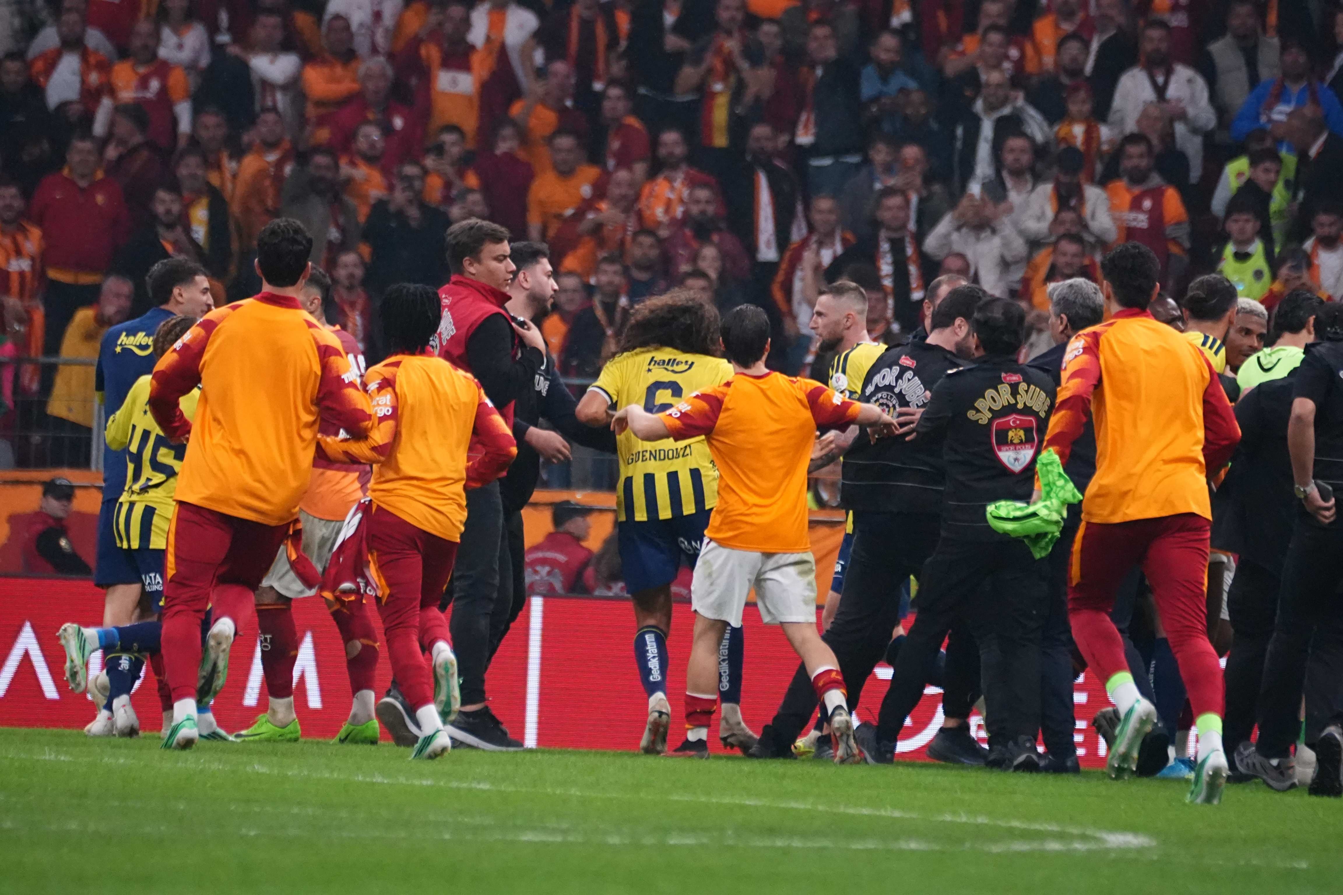 Galatasaray'dan Fenerbahçe'ye yanıt: 'Gürültü geçer, gerçekler kalır'