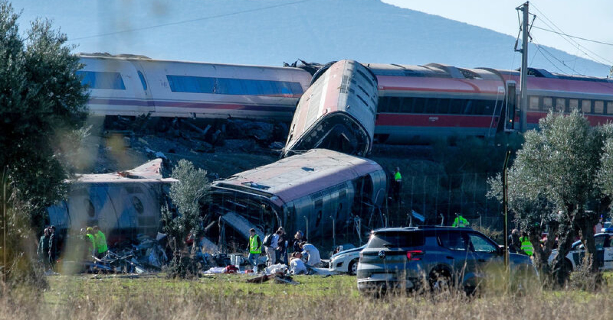 İspanya'da iki tren çarpıştı!