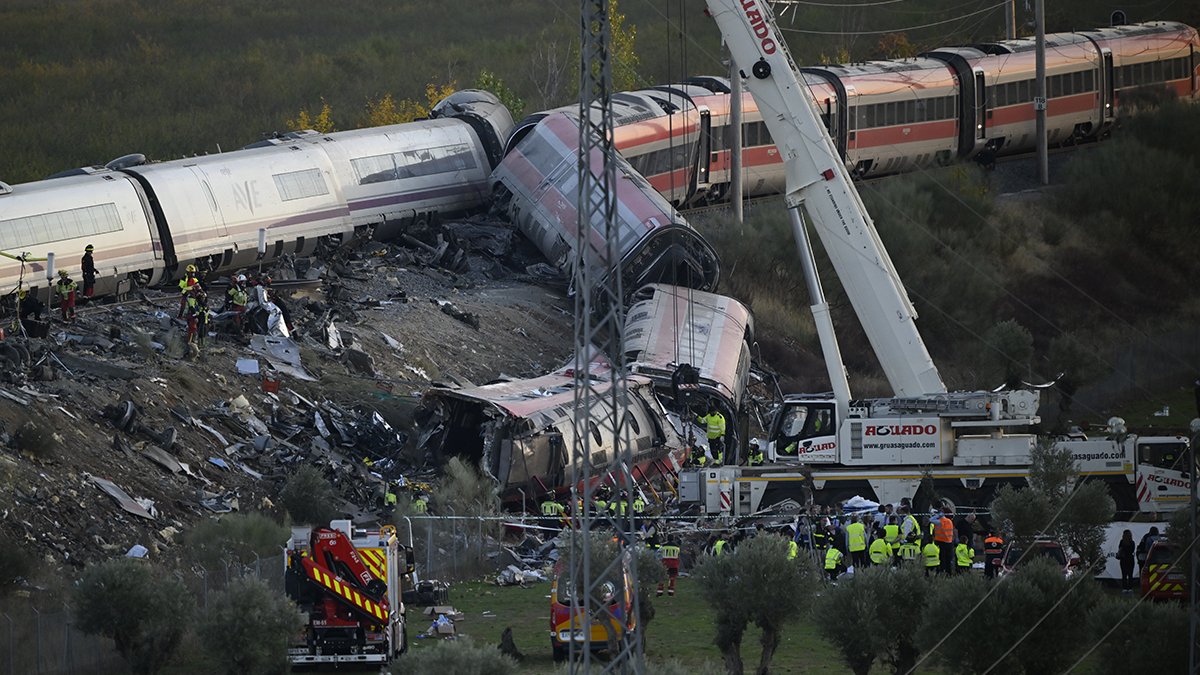 68 kişinin öldüğü İspanya’daki tren faciasında ses kayıtları ortaya çıktı: Duran tren
