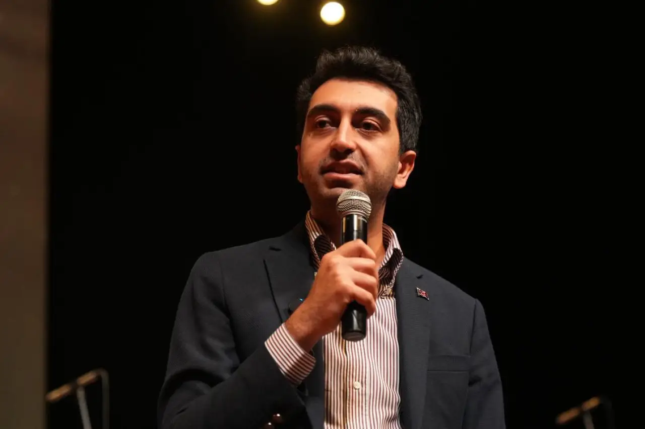 Tuzla’da Yeni Parti'den, AKP’ye geçen Belediye Başkanı Bingöl'e 'el sıkmama' tepkisi