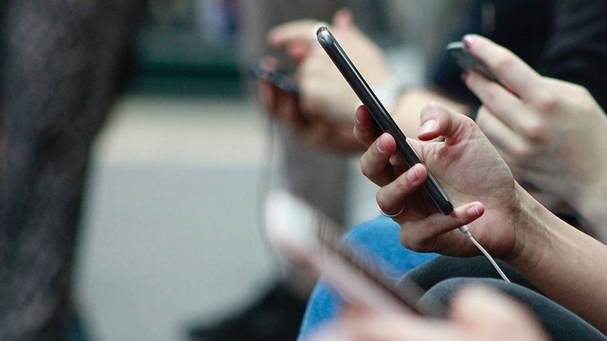 Yüz binlerce cep telefonu 3 gün sonra kullanıma kapatılacak