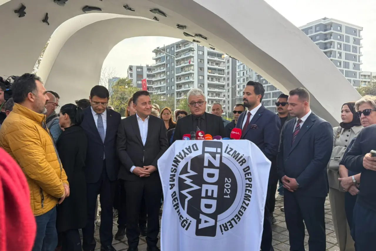 İZDEDA İzmir Depremi’nde yaşamını yitirenleri andı: Önlemler alınırsa yeni felaketin
