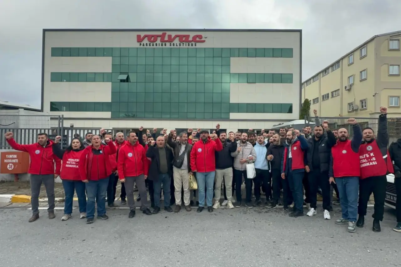 Yetki geldi, önce 5 sonra 30 işçi atıldı: VOLVAC’ta sendikalı tüm işçiler kapı önünde